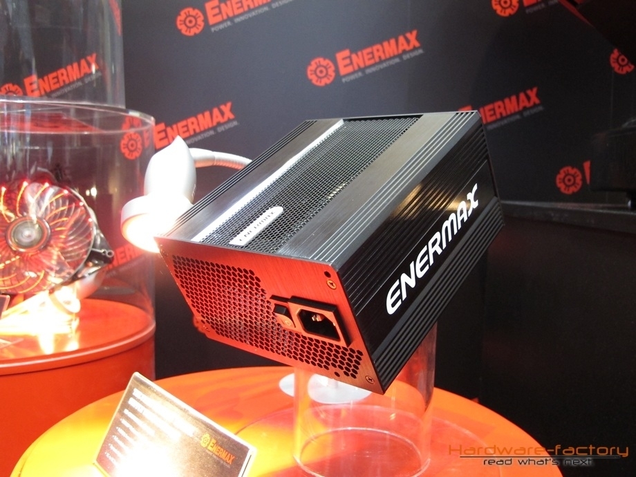 Potentieller Stern am Himmel der Passivnetzteile: Als erster Hersteller bietet Enermax ein solches Bauteil mit einer Leistung von ganzen 650 Watt an