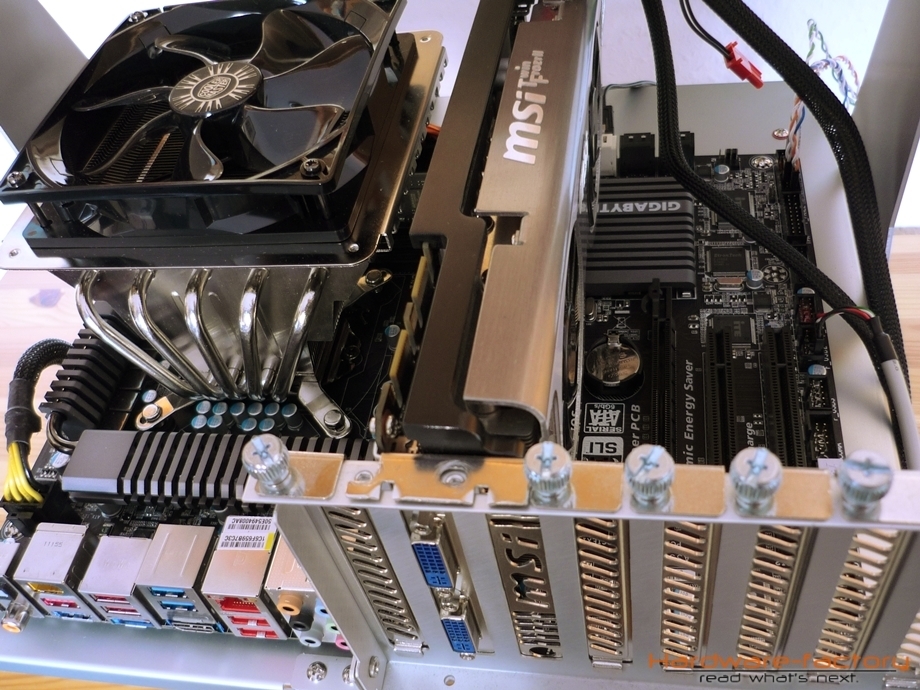 Testsystem auf dem Lian Li Testbench